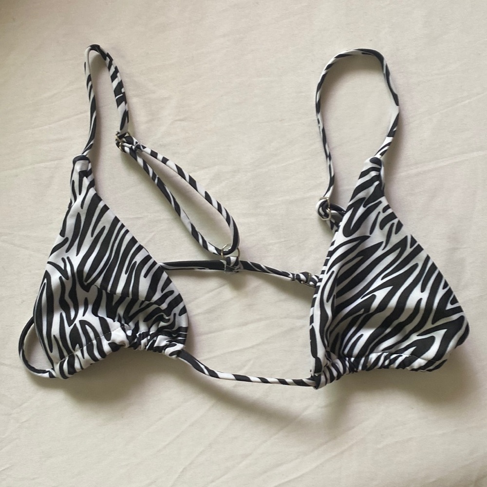 Cutest zebra print top🖤